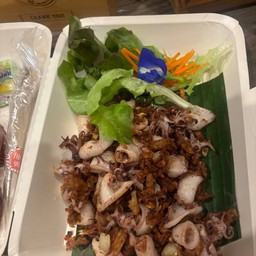 ปลาหมึกทอดกระเทียมพริกไทย