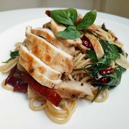 (ใหม่) สปาเก็ตตี้ผัดพริกแห้งไก่ย่าง