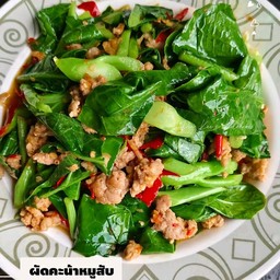 คะน้าหมูสับราดข้าว