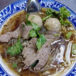 เนื้อ ก๋วยเตี๋ยว เนื้อสด ลูกชิ้นเนื้อแชมป์