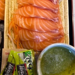 แซลม่อนซาซิมิ