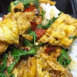 กระเพาไข่ราดข้าว