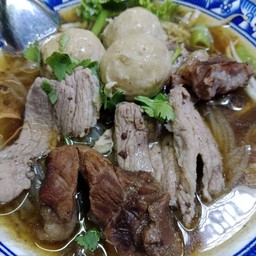 เนื้อ ก๋วยเตี๋ยว เนื้อตุ๋น เนื้อสด ลูกชิ้นแชมป์