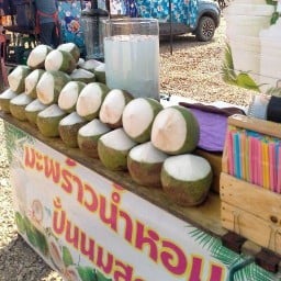 พี่แบงค์ น้ำมะพร้าวน้ำหอมนมสดปั่น