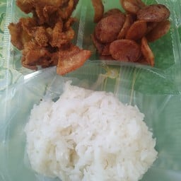 ข้าวเหนียวสามชั้นทอดกรอบ+กุนเชียงทอด