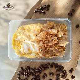 ข้าวไข่ข้นหมูชิ้นทอดกระเทียม