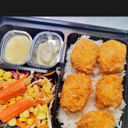 ข้าวญี่ปุ่นนัตเก็ตแซลมอนกับซอสมาโยวาซาบิ