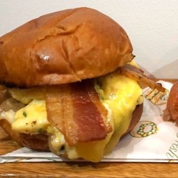 Cheesey Scrambled Egg & Bacon Bun