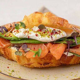 Croissant with Angus Bacon, Avocado , Foie gras and Salmon Sashimi ครัวซองต์กับเบคอนแองกัส, อะโวคาโด, ฟัวกราส์ และแซลมอนซาชิมิ