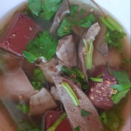 แสงจันทร์ เกาเหลาเลือดหมูเซี่ยงจี๊