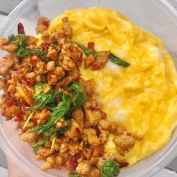 ข้าวไข่ข้นกะเพราหมูสับ