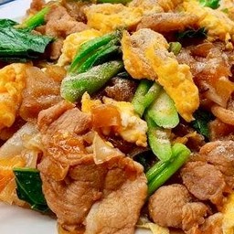 ผัดซีอิ้วหมูหรือไก่