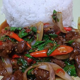 กระเพราเนื้อตุ๋น