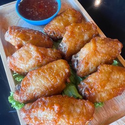 ปีกไก่กลางทอดน้ำปลา