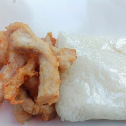 ข้าวห่อหมูทอดกระเทียม