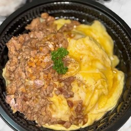 ข้าวไข่ข้นหมูสับกระเทียม