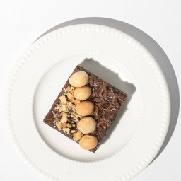 Macadamia Chewy Brownie