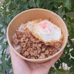 กะเพรานรกไข่ทะลัก