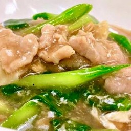 ราดหน้าหมูหรือไก่