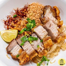 หมี่เหลืองแห้ง หมูกรอบ
