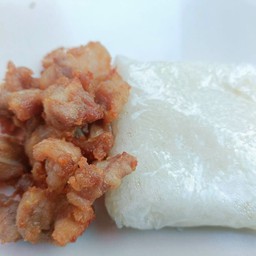 ข้าวห่อกระดูกอ่อนทอดกระเทียม