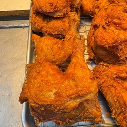 น่องติดสะโพกไก่ทอด