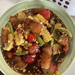 ตำข้าวโพดหมูกรอบ