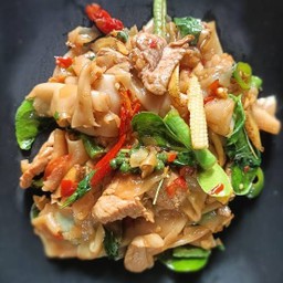 เส้นใหญ่ผัดขี้เมา