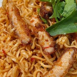 ตำมาม่าหมูทอดปลากรอบปลาร้า