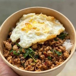 เต็มกล่องครัวในบ้าน กะเพราะพริกแห้ง ในการประปาเขต9 สันนาเม็ง