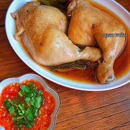 น่องไก่ต้มน้ำปลา 2 ชิ้น เป็นกับ
