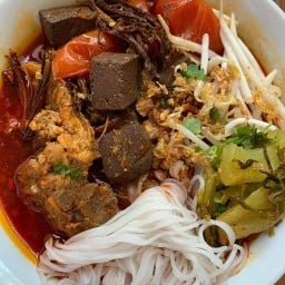 น้ำเงี้ยวสูตรเข้มข้น Pennapa แพรกษา