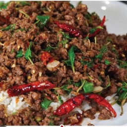 ข้าวกระเพราเนื้อสับ 80