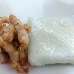 ข้าวห่อหมูทอดพริกไทยดำ