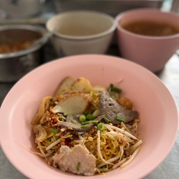 บะหมี่ยำแห้งทุกอย่าง(ใส่เครื่องใน)