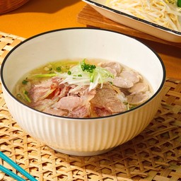 Beef Pho with beef balls เฝอเนื้อกับลูกชิ้น