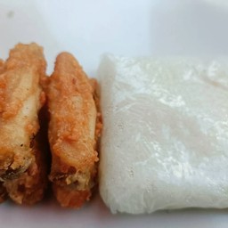 ข้าวห่อปีกกลางไก่ทอดกระเทียม