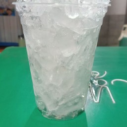 น้ำแข็งหลอดใส่แก้ว