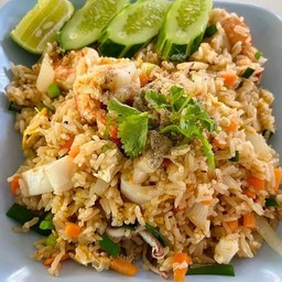 ข้าวผัดรวมมิตร