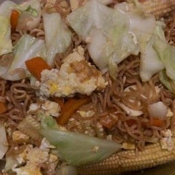 ผัดมาม่าใส่ไข่