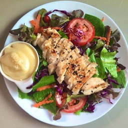 สลัดอกไก่ย่าง