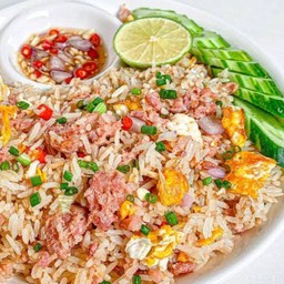 [อร่อยซ่ากับโค้ก] ข้าวผัดแหนมใส่พริกสด [ เผ็ด..ซี๊ดดดด ] +  โค้ก ออริจินัล (กระป๋อง)