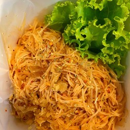 หมี่ไก่ฉีก รสแซ่บจัมโบ้