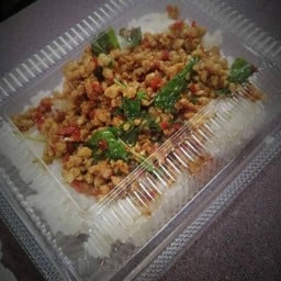 ไนซ์ กระเพราจั๊ฟ คุ้งลานตรงข้ามสำราญโต๊ะจีน