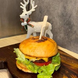 Angus burger (แองกัสเบอร์เกอร์)