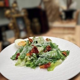• Caesar Salad (ซีซาร์สลัด)