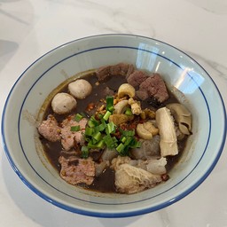 ก๋วยเตี๋ยวเรือเนื้อ น้ำตก