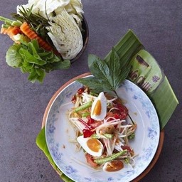 ส้มตำไทยไข่เค็ม