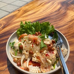 ยำวุ้นเส้นโบราณรวมมิตรทะเล
