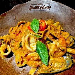 Thai spicy seafood (ต้มยำทะเล)